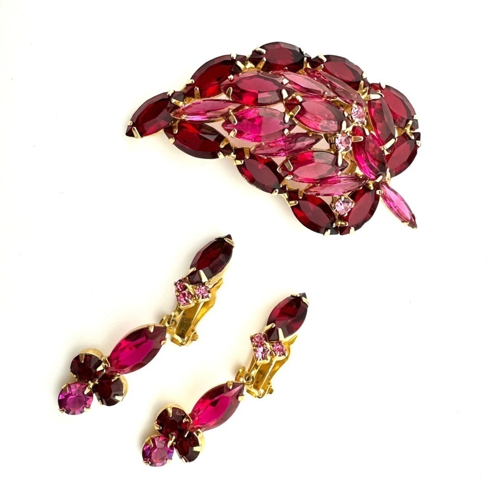 2pc Vintage Juliana D&E Navettes Leaf Brooch & Clip Earring Set in Pink & Red